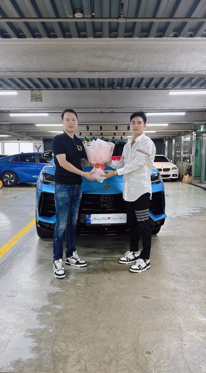 Showroom hỗ trợ kiểm tra lịch sử và hồ sơ xe