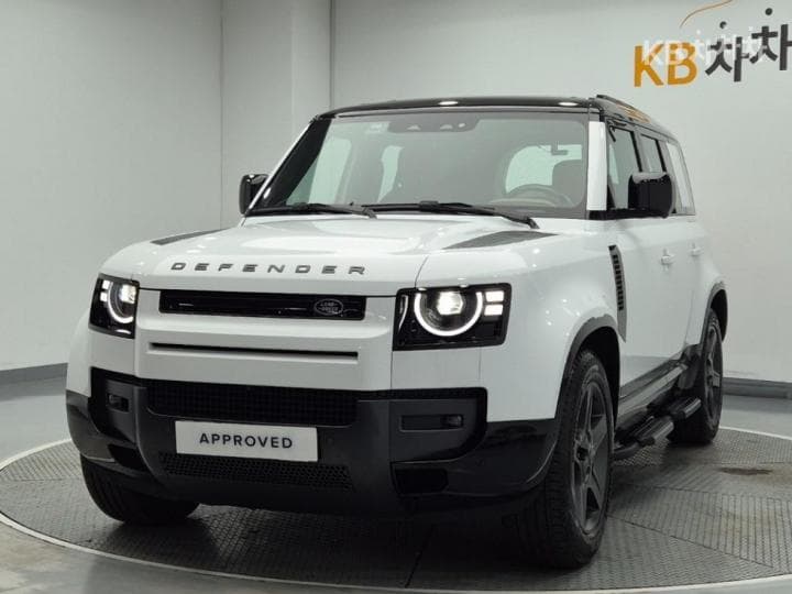 랜드로버 디펜더(L663) 110 P300 X-DYN SE