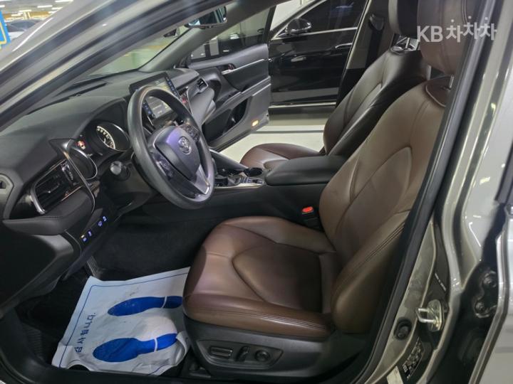 도요타 캠리 XV70 2.5 하이브리드 LE
