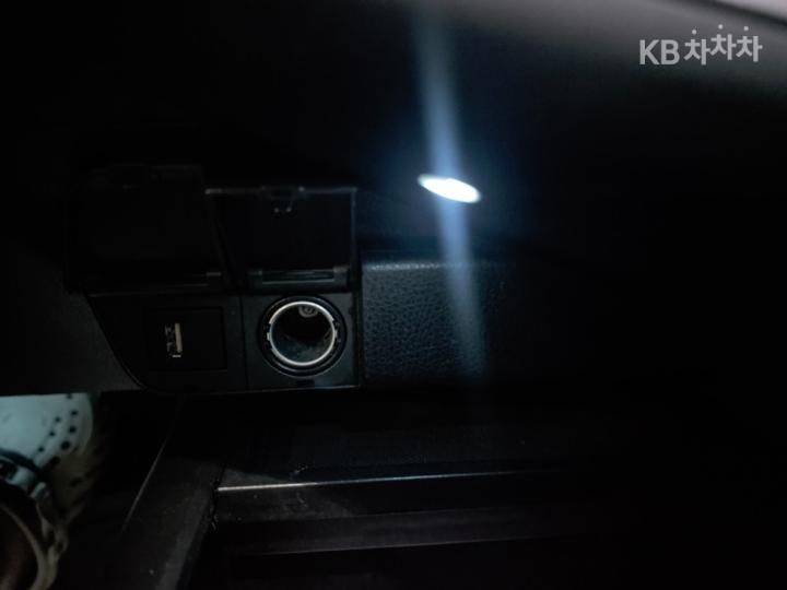 도요타 캠리 XV70 2.5 하이브리드 LE