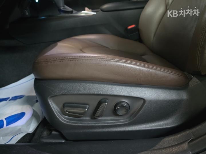 도요타 캠리 XV70 2.5 하이브리드 LE