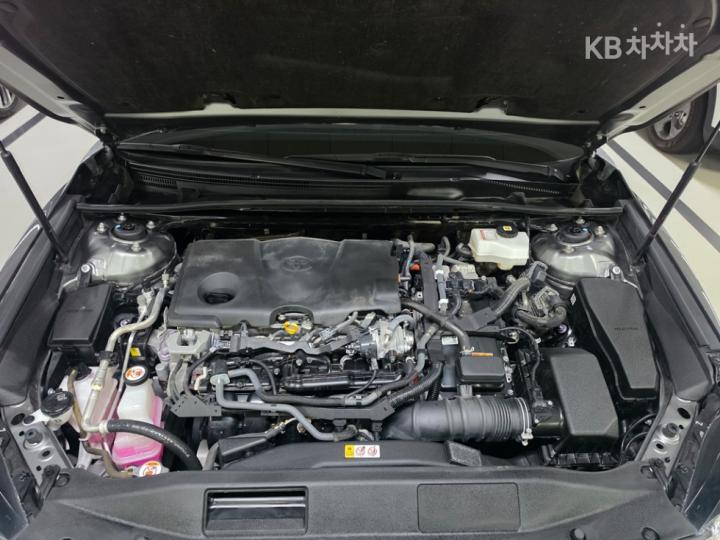 도요타 캠리 XV70 2.5 하이브리드 LE