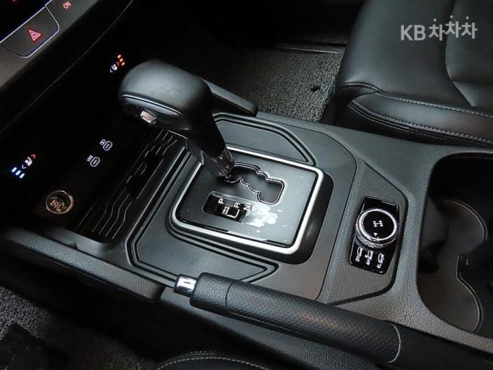 KG모빌리티 더 뉴 렉스턴 스포츠2.2 4WD 프레스티지