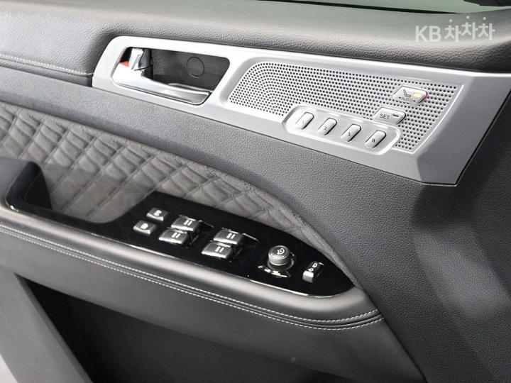 KG모빌리티 올 뉴 렉스턴2.2 4WD 더 블랙