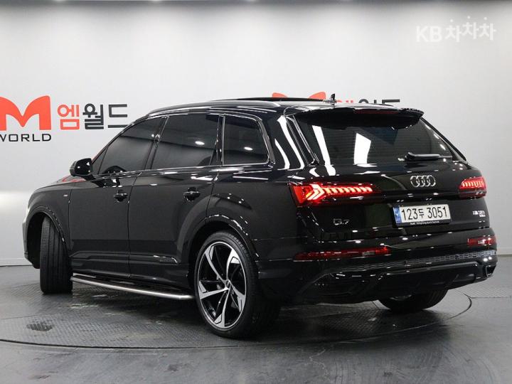 아우디 뉴 Q73.0 55 TFSI Quattro Premium