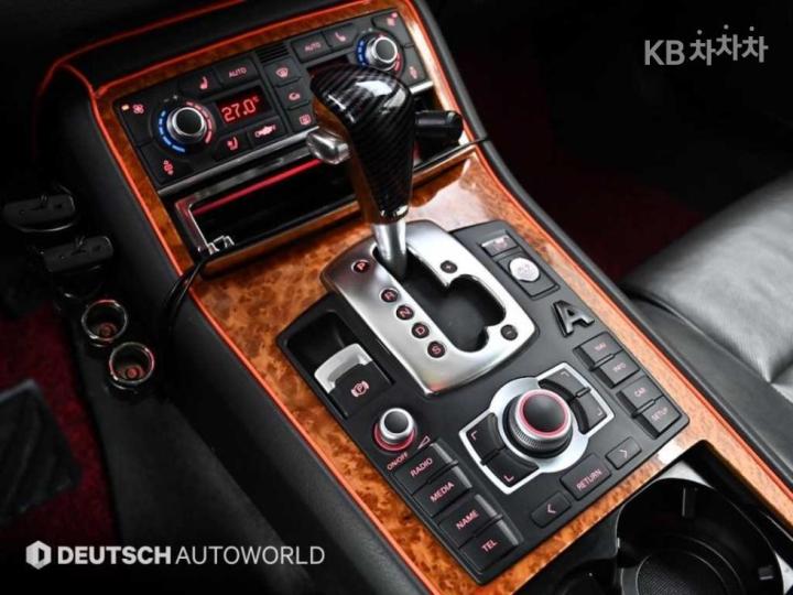 아우디 NEW A84.2 FSI 콰트로 LWB D4