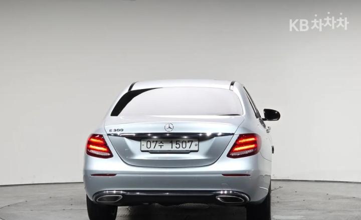 벤츠 E클래스 (W213)E300 Avantgarde