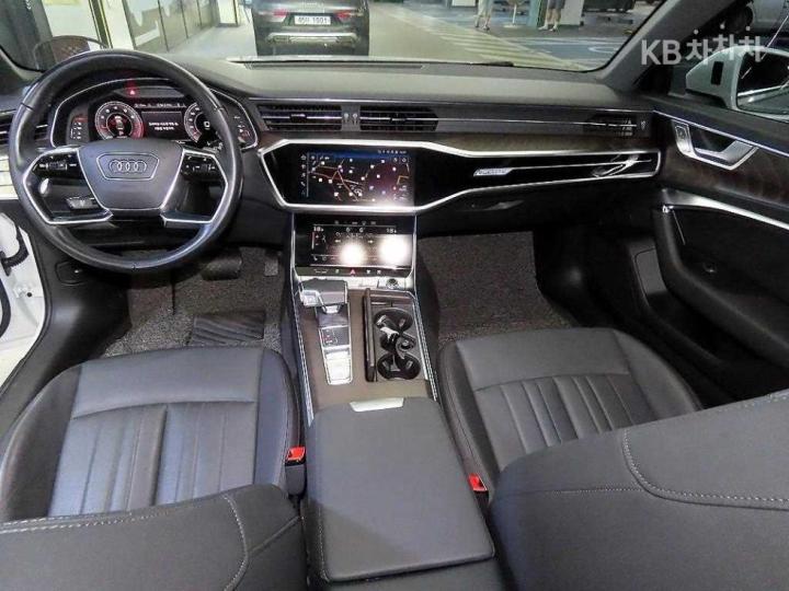 아우디 A6(C8) 45 TFSI Quattro Premium
