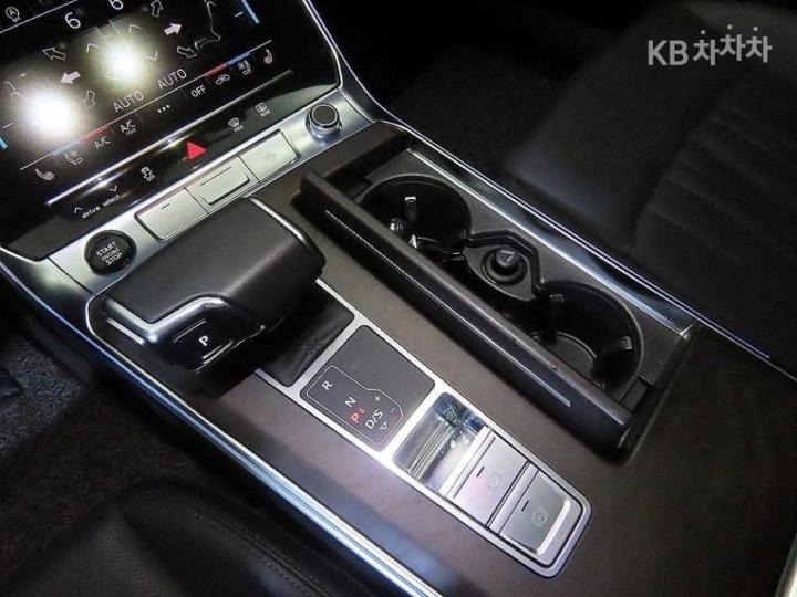 아우디 A6(C8) 45 TFSI Quattro Premium