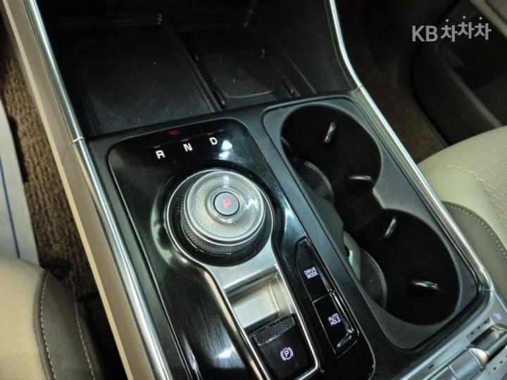 기아 더 뉴 카니발 4세대 D2.2 9인승 그래비티