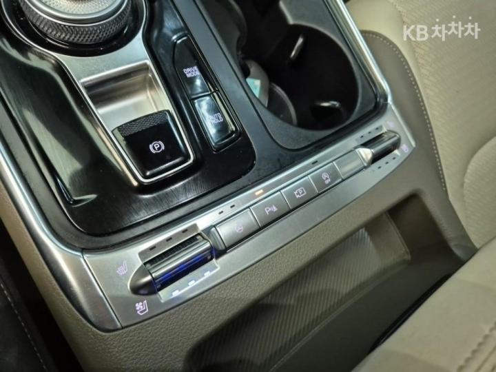 기아 더 뉴 카니발 4세대 D2.2 9인승 그래비티