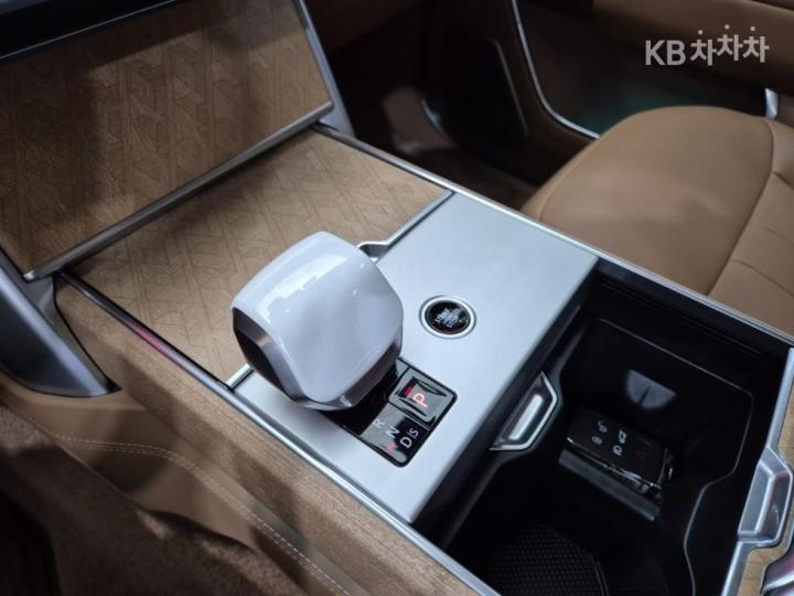 랜드로버 더 뉴 레인지로버(L460) P615 SV LWB