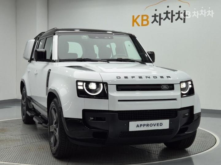 랜드로버 디펜더(L663) 110 P300 X-DYN SE