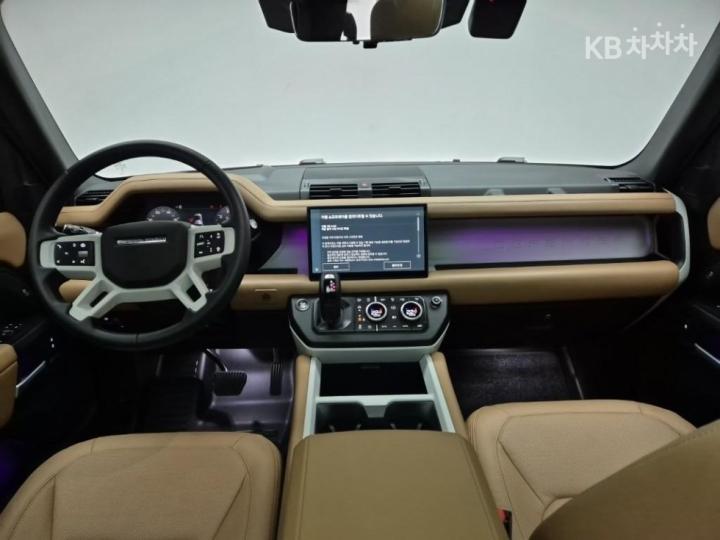랜드로버 디펜더(L663) 110 P300 X-DYN SE