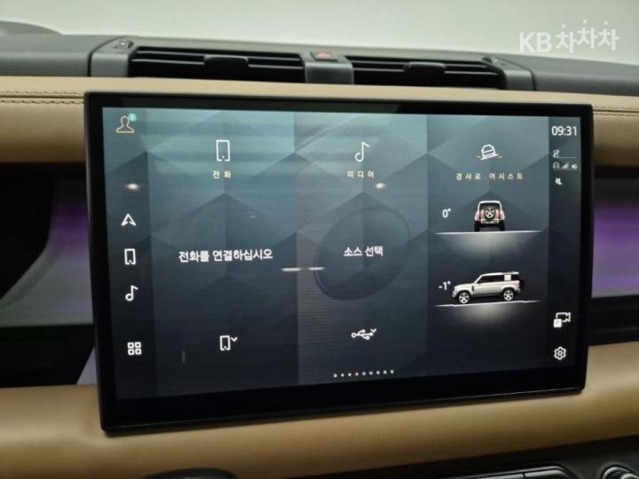 랜드로버 디펜더(L663) 110 P300 X-DYN SE