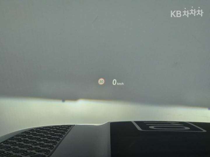 랜드로버 디펜더(L663) 110 P300 X-DYN SE