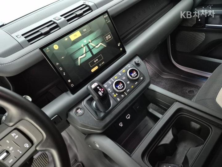 랜드로버 디펜더(L663) 130 D300 X-DYN HSE
