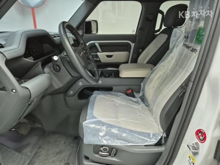 랜드로버 디펜더(L663) 130 D300 X-DYN HSE