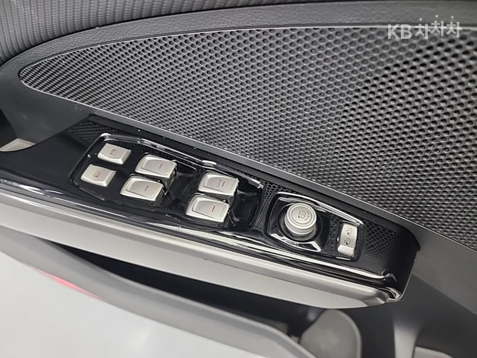 KG모빌리티 티볼리 에어 4WD RX
