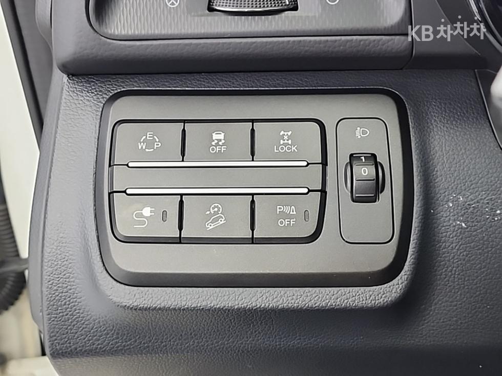 KG모빌리티 티볼리 에어 4WD RX