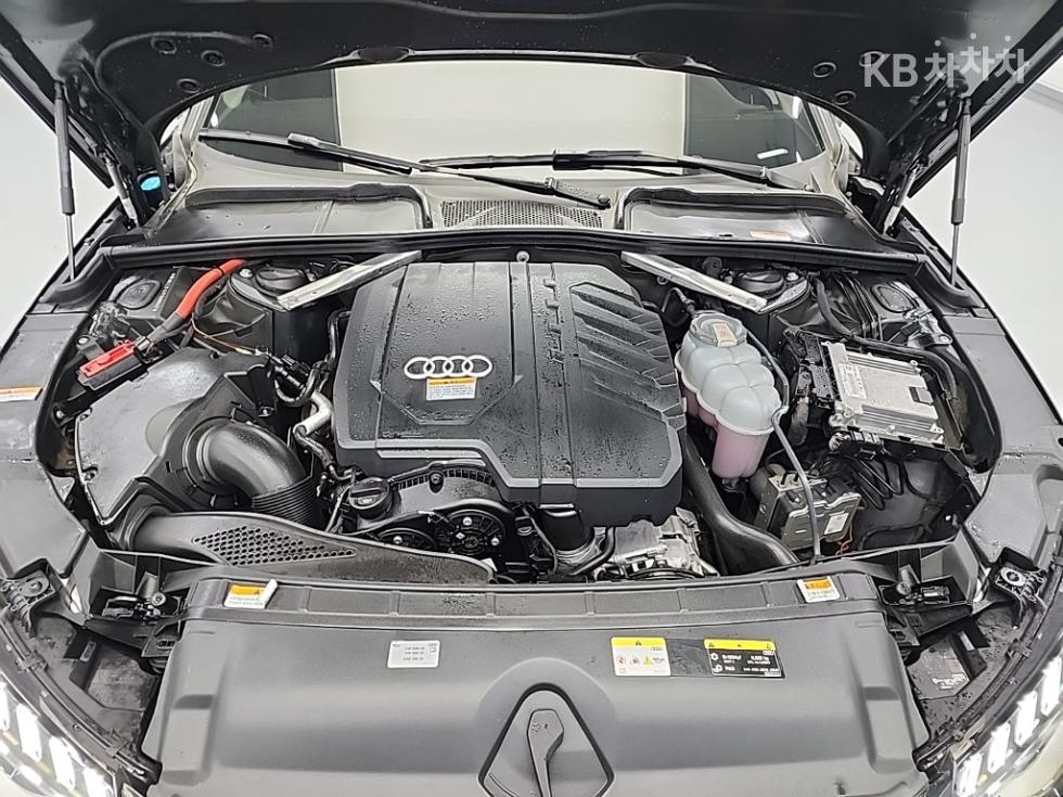 아우디 A4 (B9) 40 TFSI -