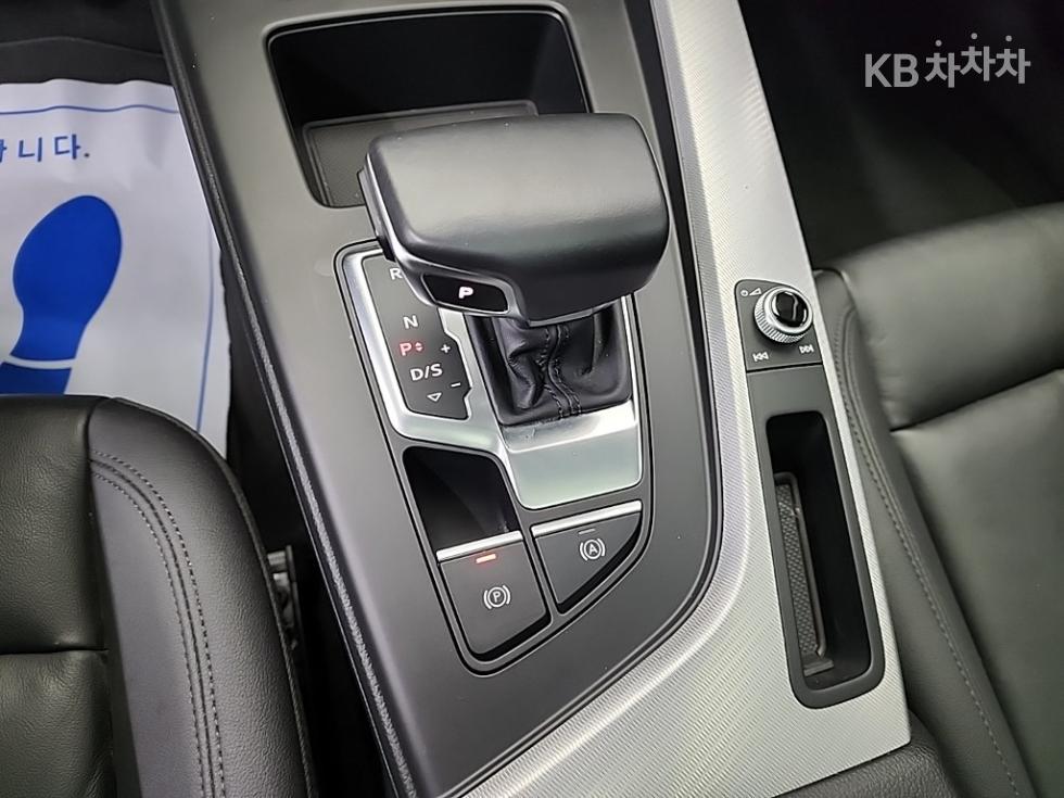 아우디 A4 (B9) 40 TFSI -