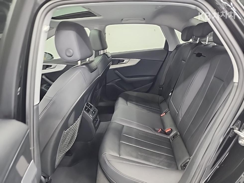 아우디 A4 (B9) 40 TFSI -