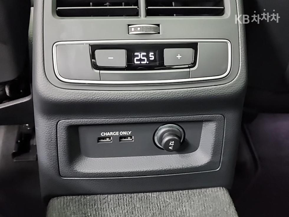 아우디 A4 (B9) 40 TFSI -