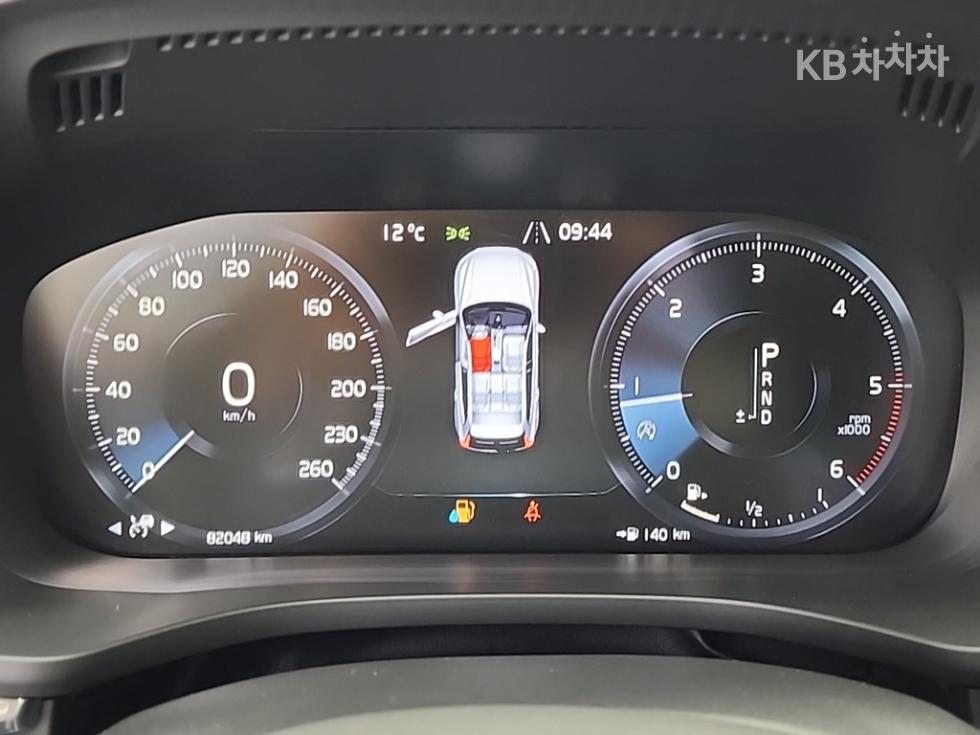 볼보 XC60 2세대 D5 Inscription