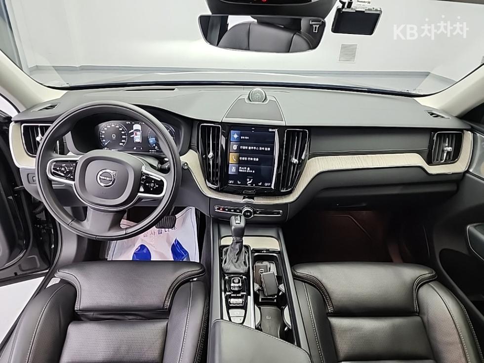 볼보 XC60 2세대 D5 Inscription
