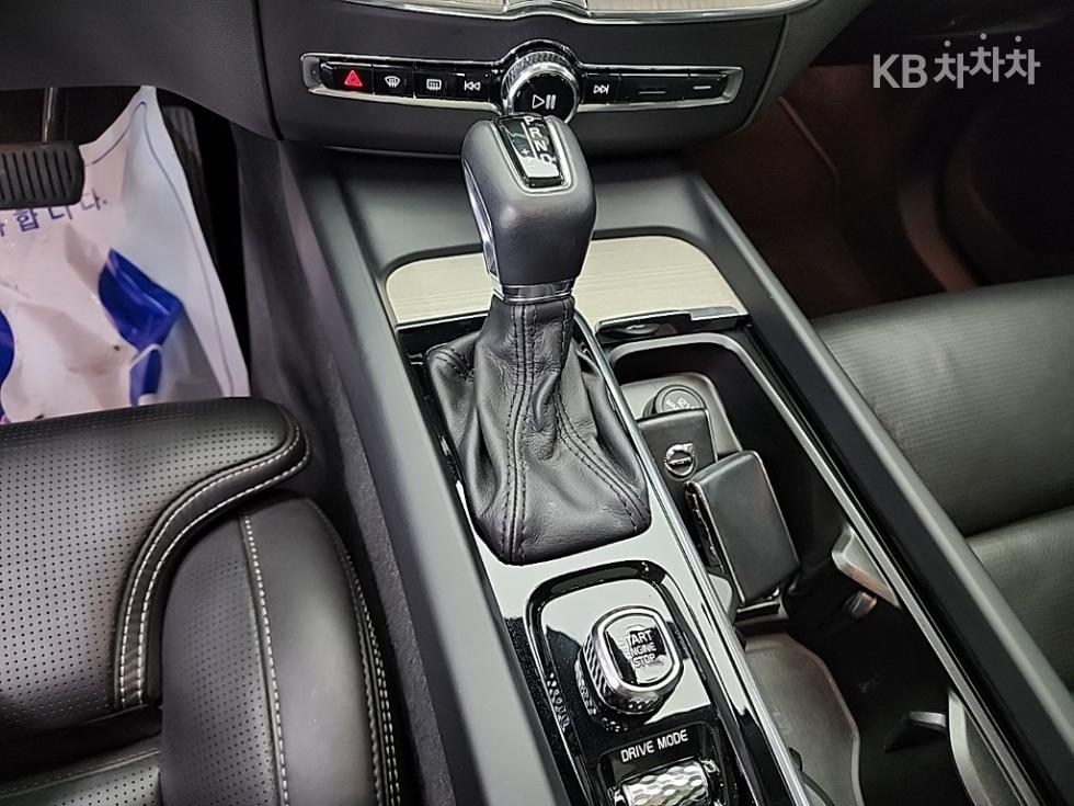 볼보 XC60 2세대 D5 Inscription