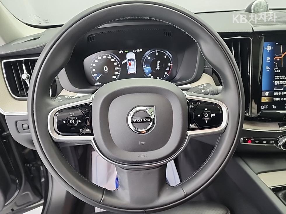 볼보 XC60 2세대 D5 Inscription