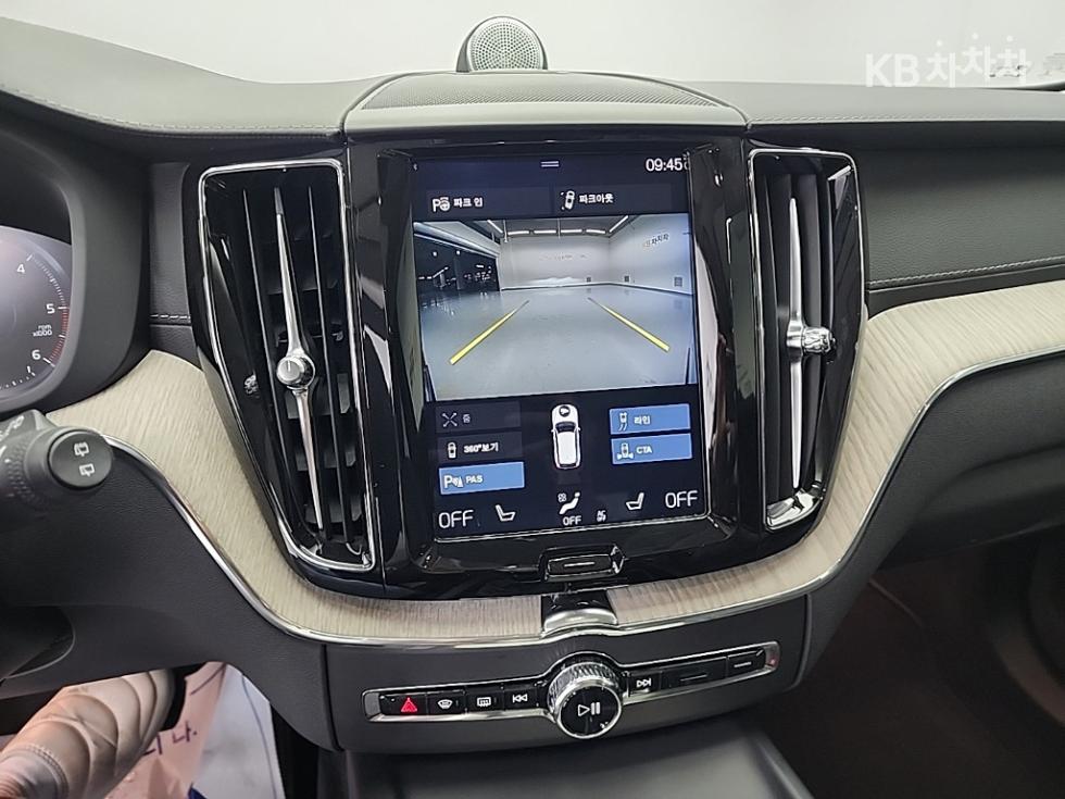 볼보 XC60 2세대 D5 Inscription