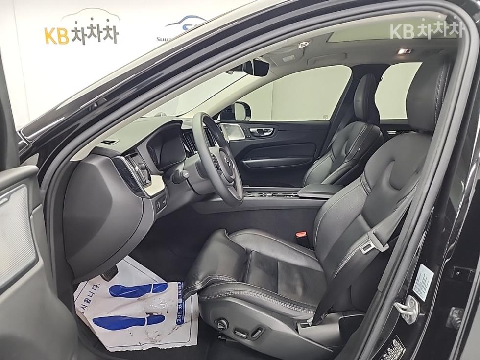 볼보 XC60 2세대 D5 Inscription