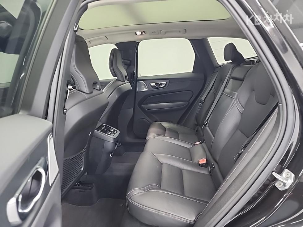 볼보 XC60 2세대 D5 Inscription
