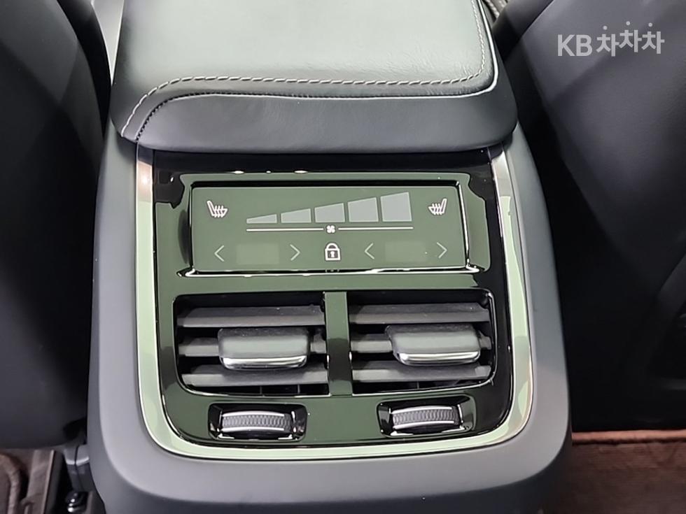 볼보 XC60 2세대 D5 Inscription