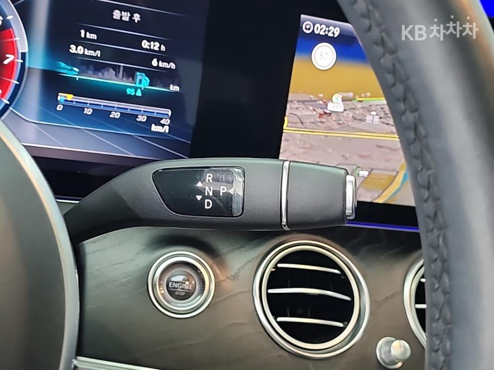 벤츠 E클래스 (W213) E300 Avantgarde