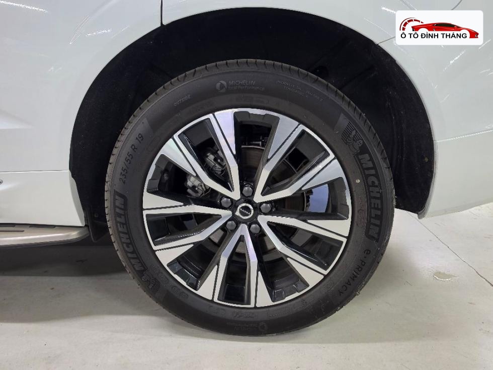 볼보 XC60 2세대 B5 Ultra Bright