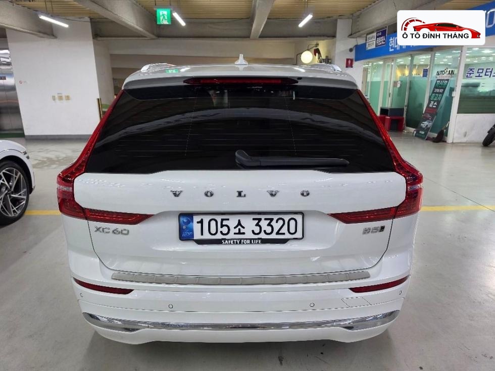 볼보 XC60 2세대 B5 Ultra Bright