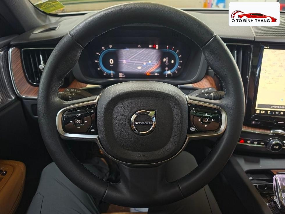 볼보 XC60 2세대 B5 Ultra Bright
