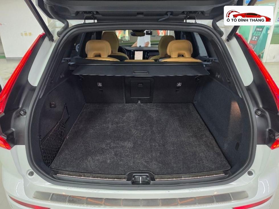 볼보 XC60 2세대 B5 Ultra Bright