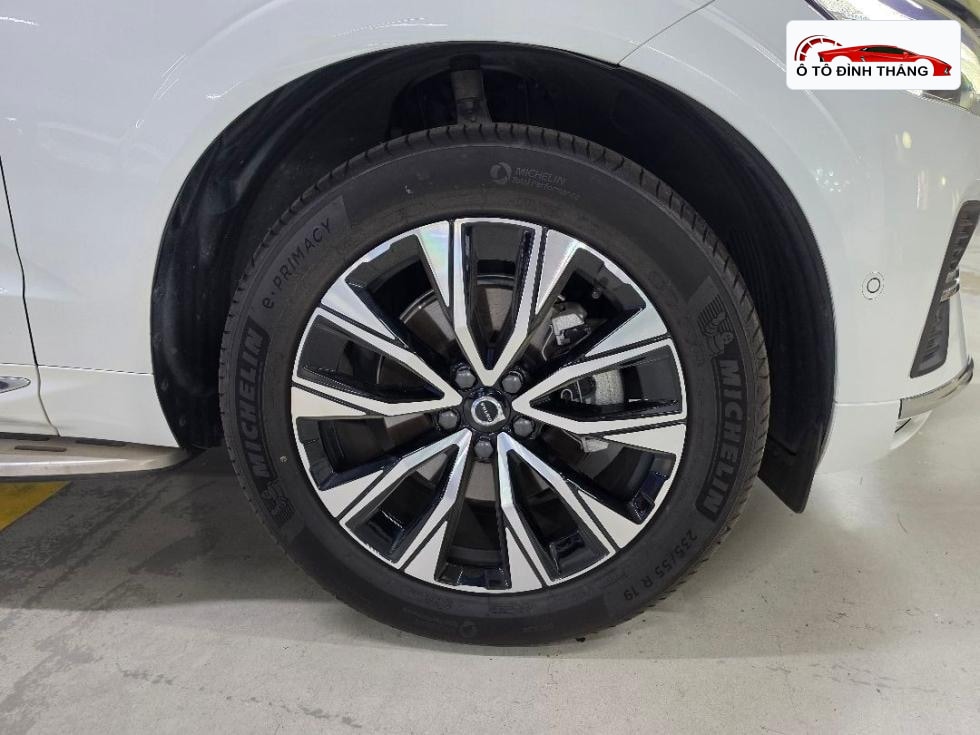 볼보 XC60 2세대 B5 Ultra Bright