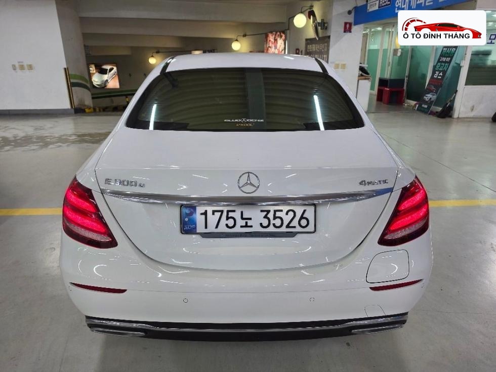 벤츠 E클래스 (W213) E300e 4MATIC Exclusive