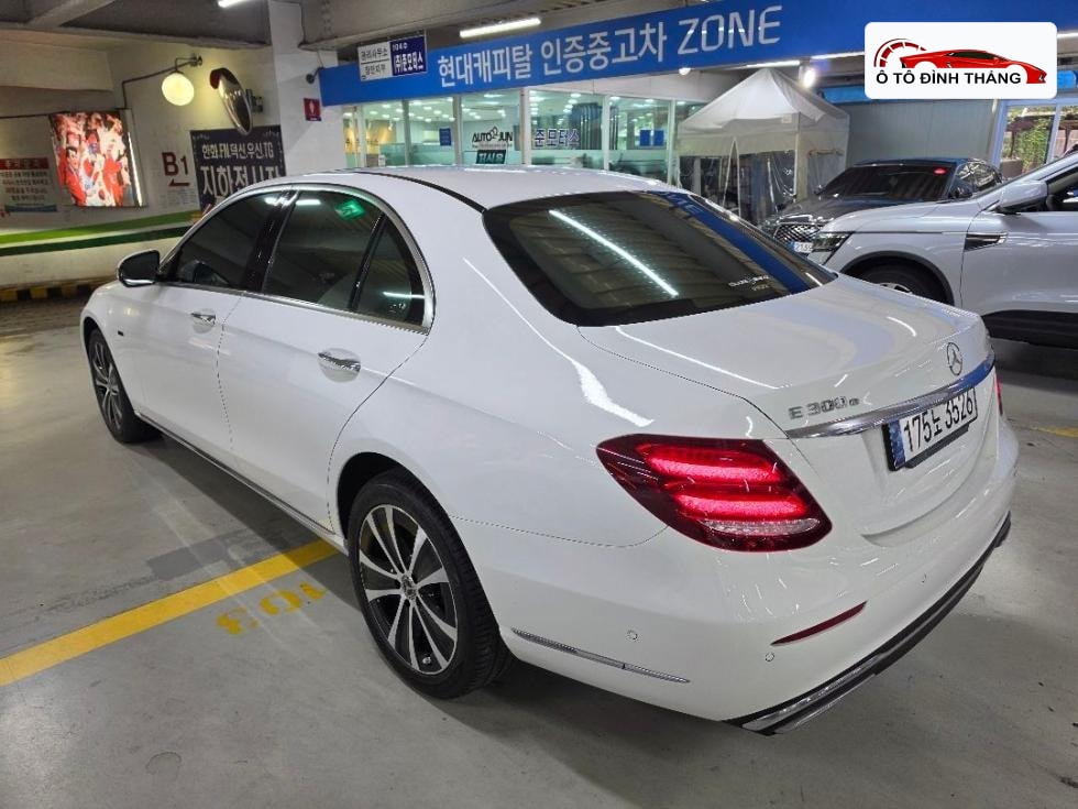 벤츠 E클래스 (W213) E300e 4MATIC Exclusive