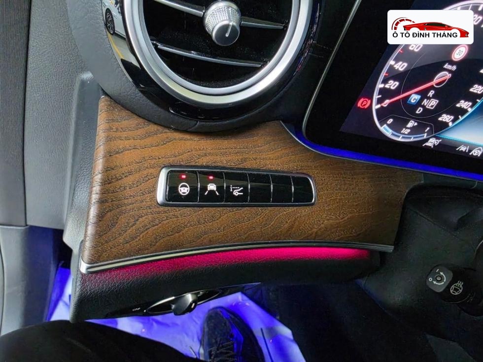 벤츠 E클래스 (W213) E300e 4MATIC Exclusive