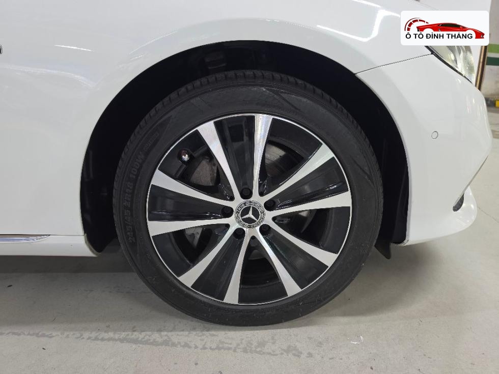 벤츠 E클래스 (W213) E300e 4MATIC Exclusive