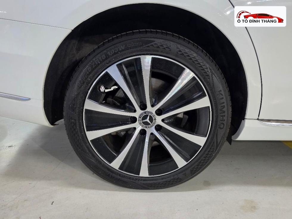 벤츠 E클래스 (W213) E300e 4MATIC Exclusive