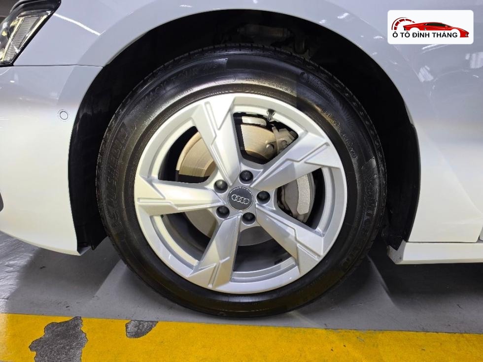 아우디 A6(C8) 45 TFSI Premium