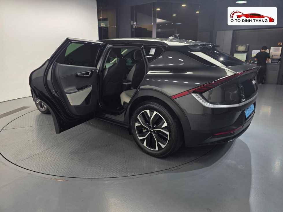기아 EV6 롱 레인지 4WD 라이트